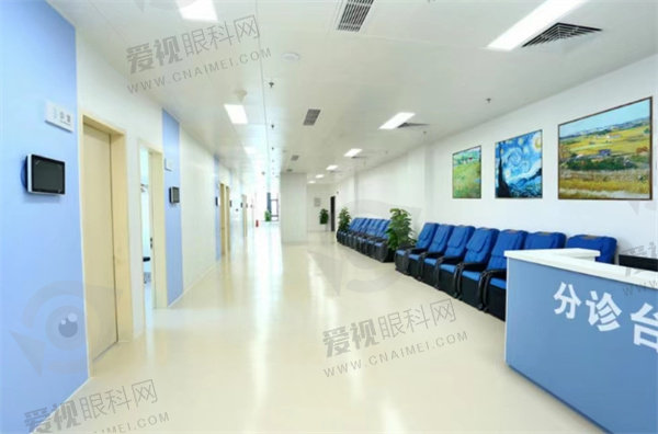 兰州华厦眼科医院走廊